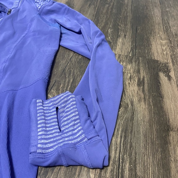 Lululemon half zip blue jacket with hood - Picture 8 of 9